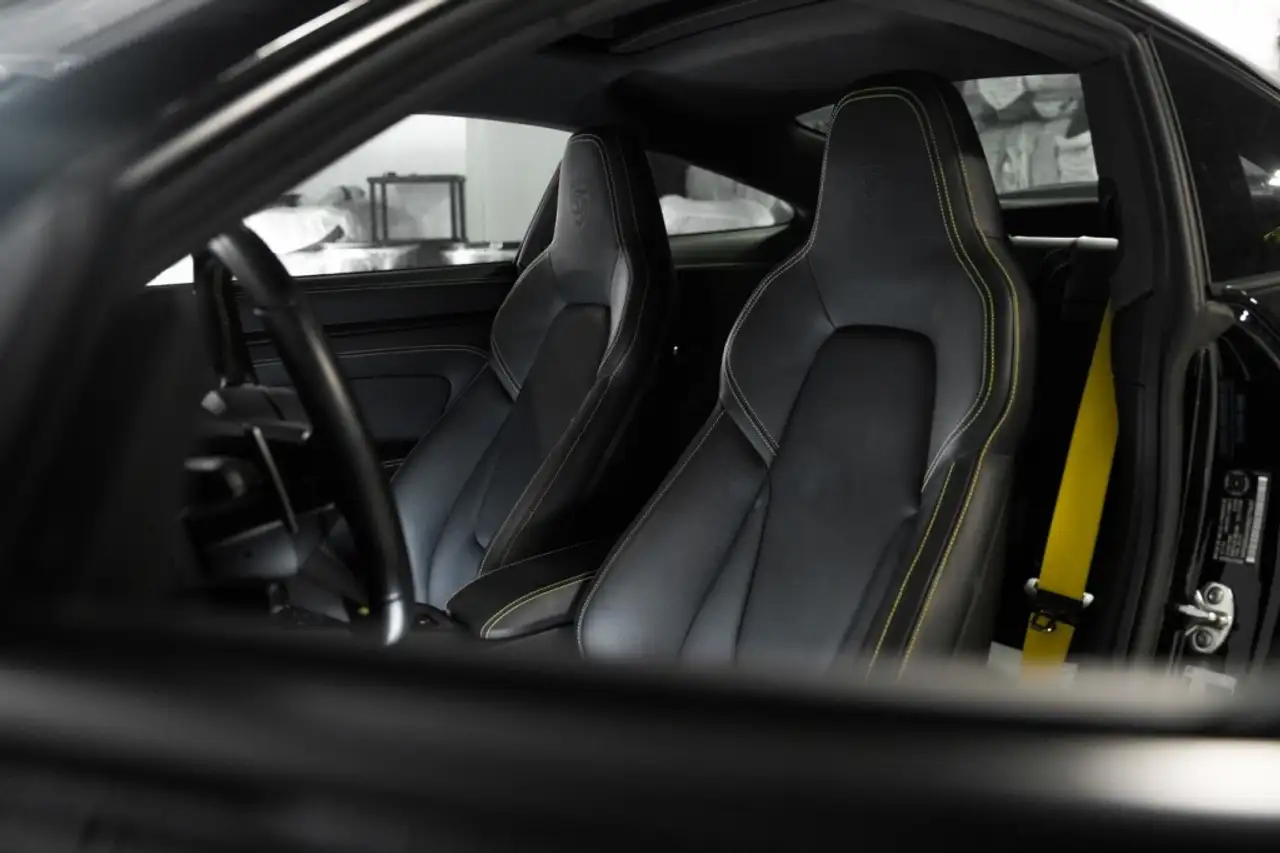 Porsche 911 - Image 6