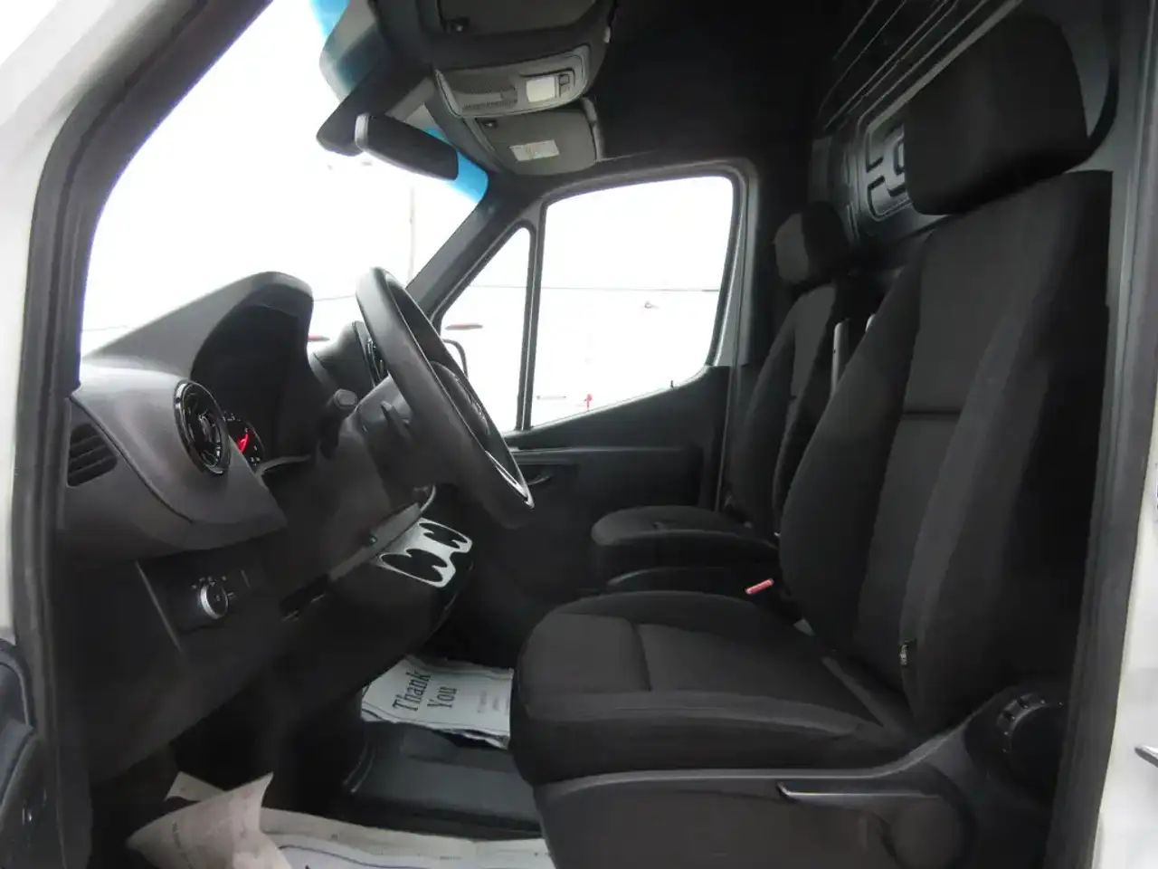 Mercedes-Benz Sprinter - Image 11