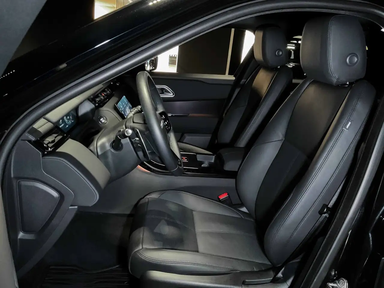 Land Rover Range Rover Velar - Image 10