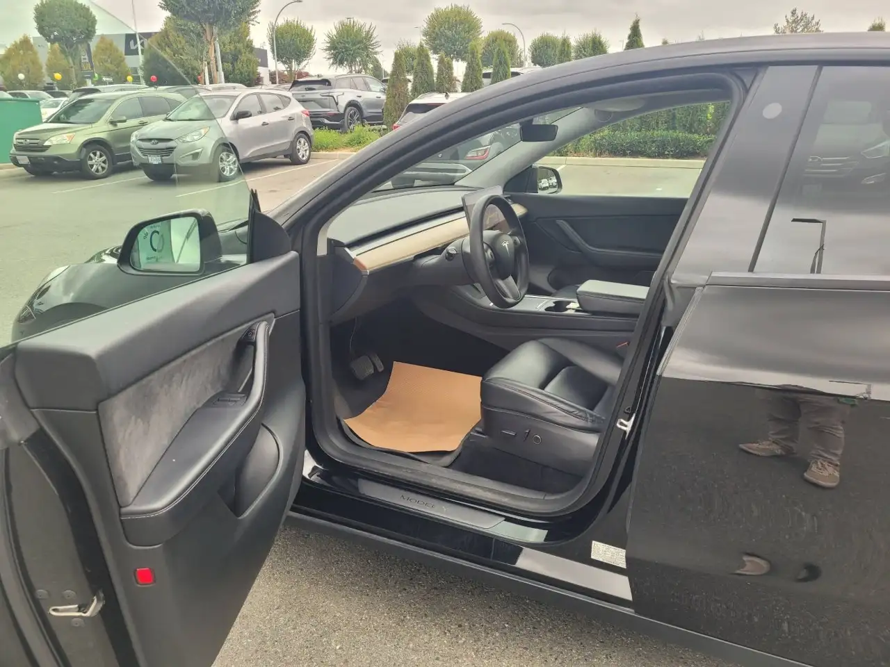 Tesla Model Y - Image 11