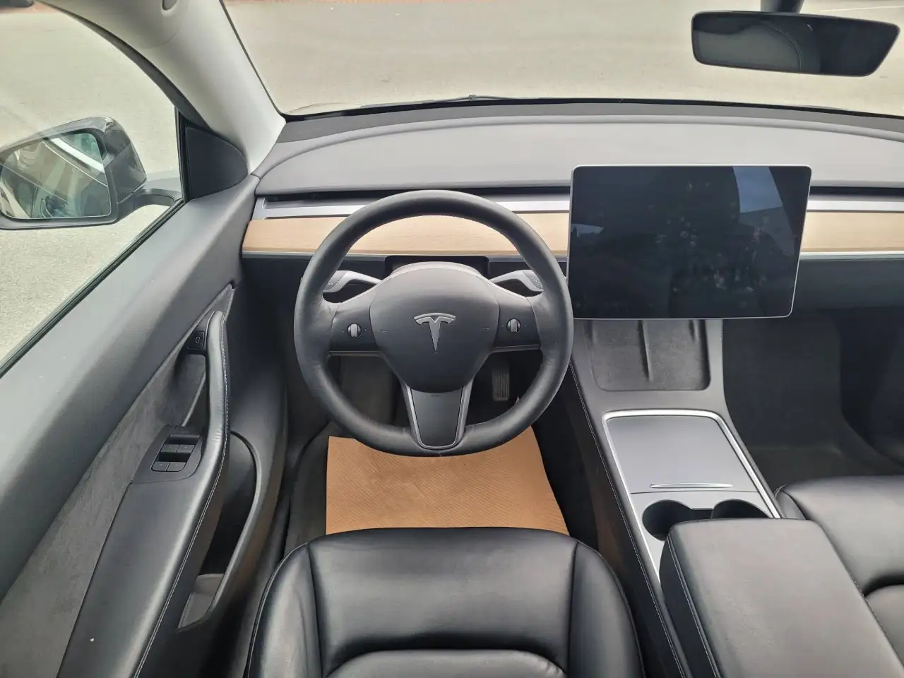 Tesla Model Y - Image 25