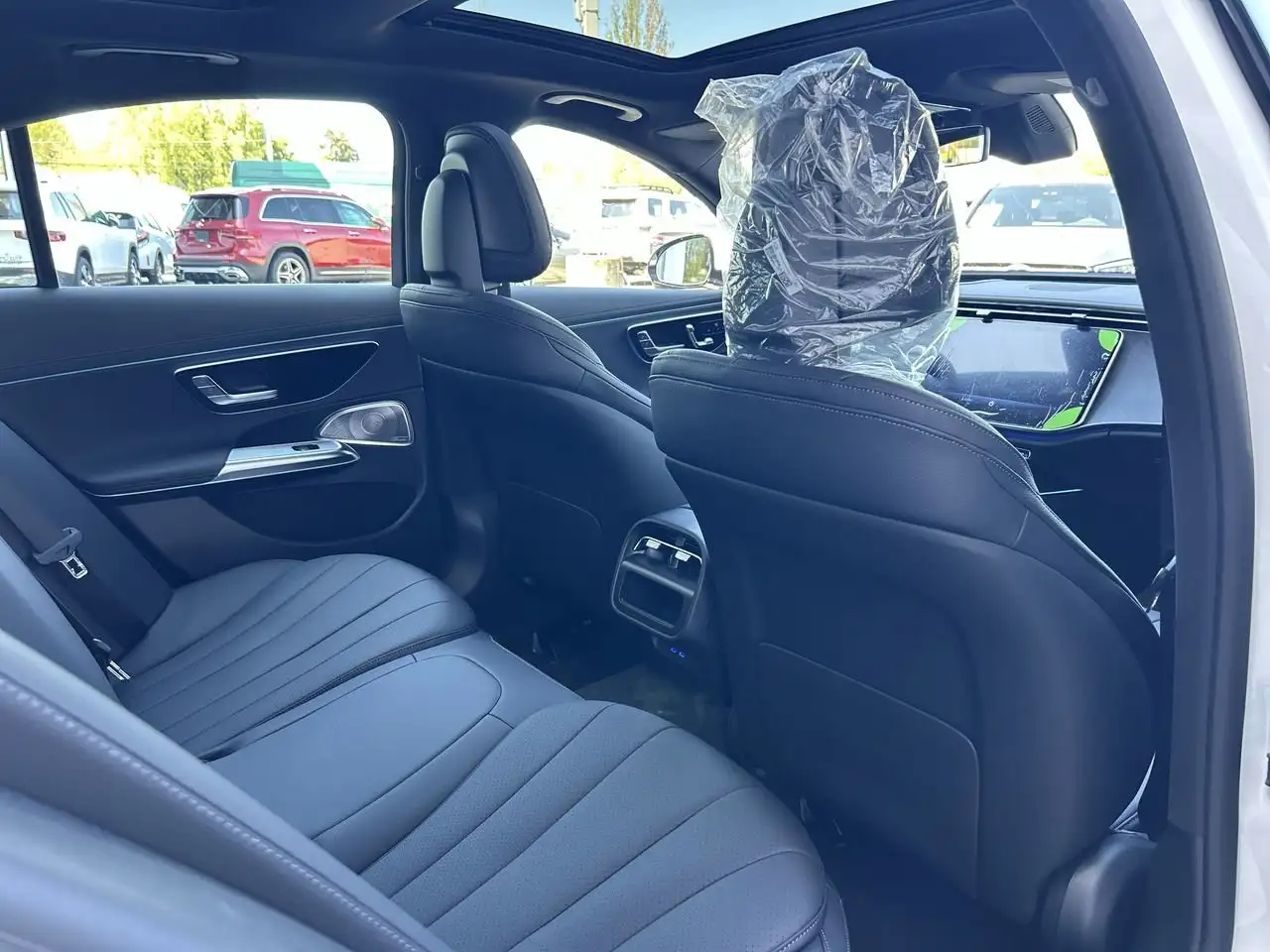 Mercedes-Benz E-Class - Image 32