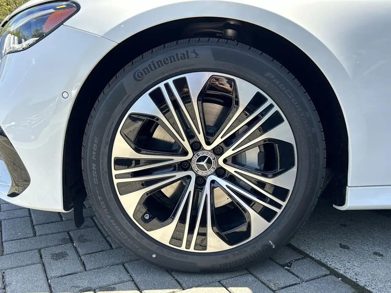 Mercedes-Benz E-Class - Image 18