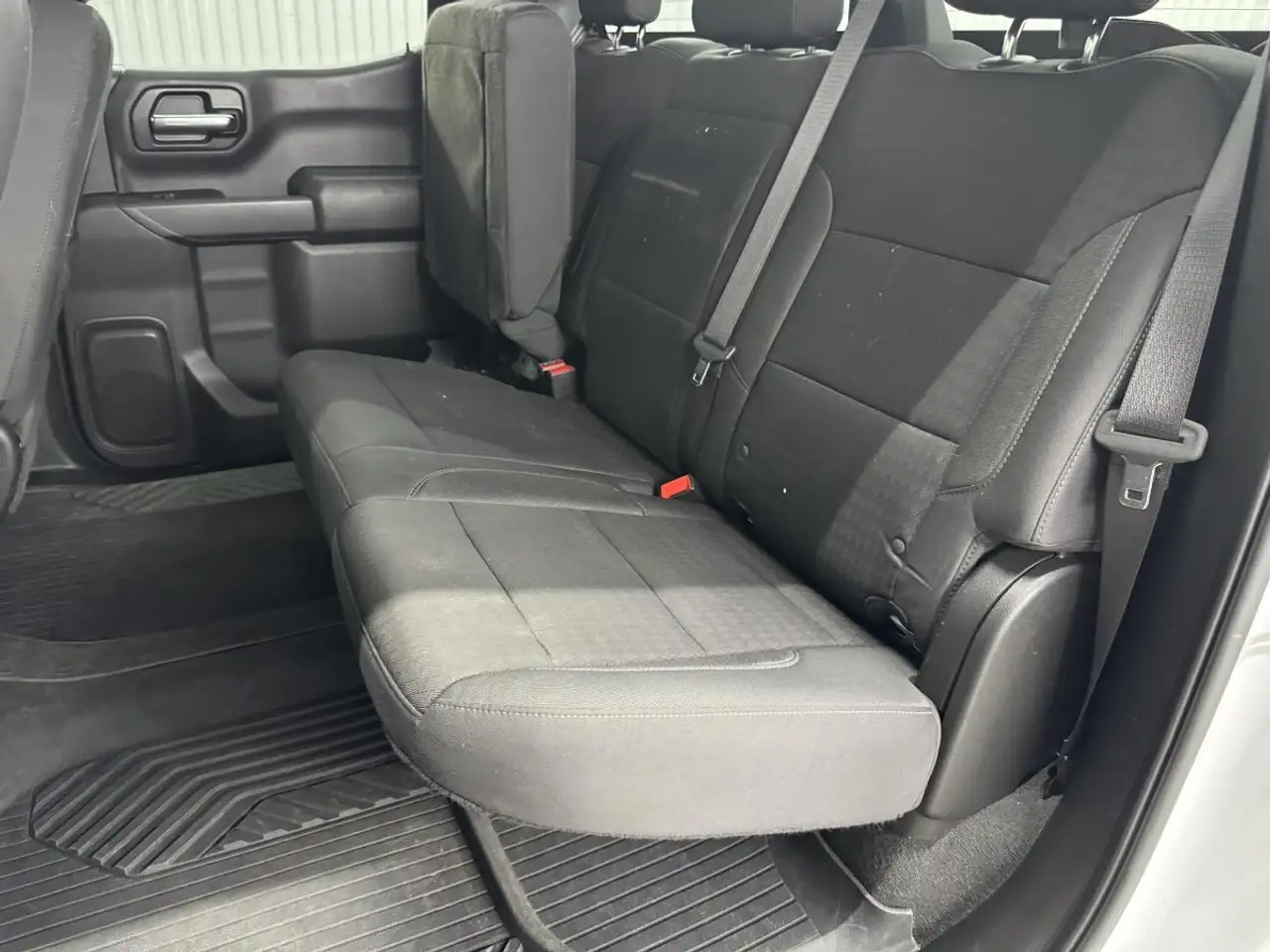Chevrolet Silverado 1500 - Image 21
