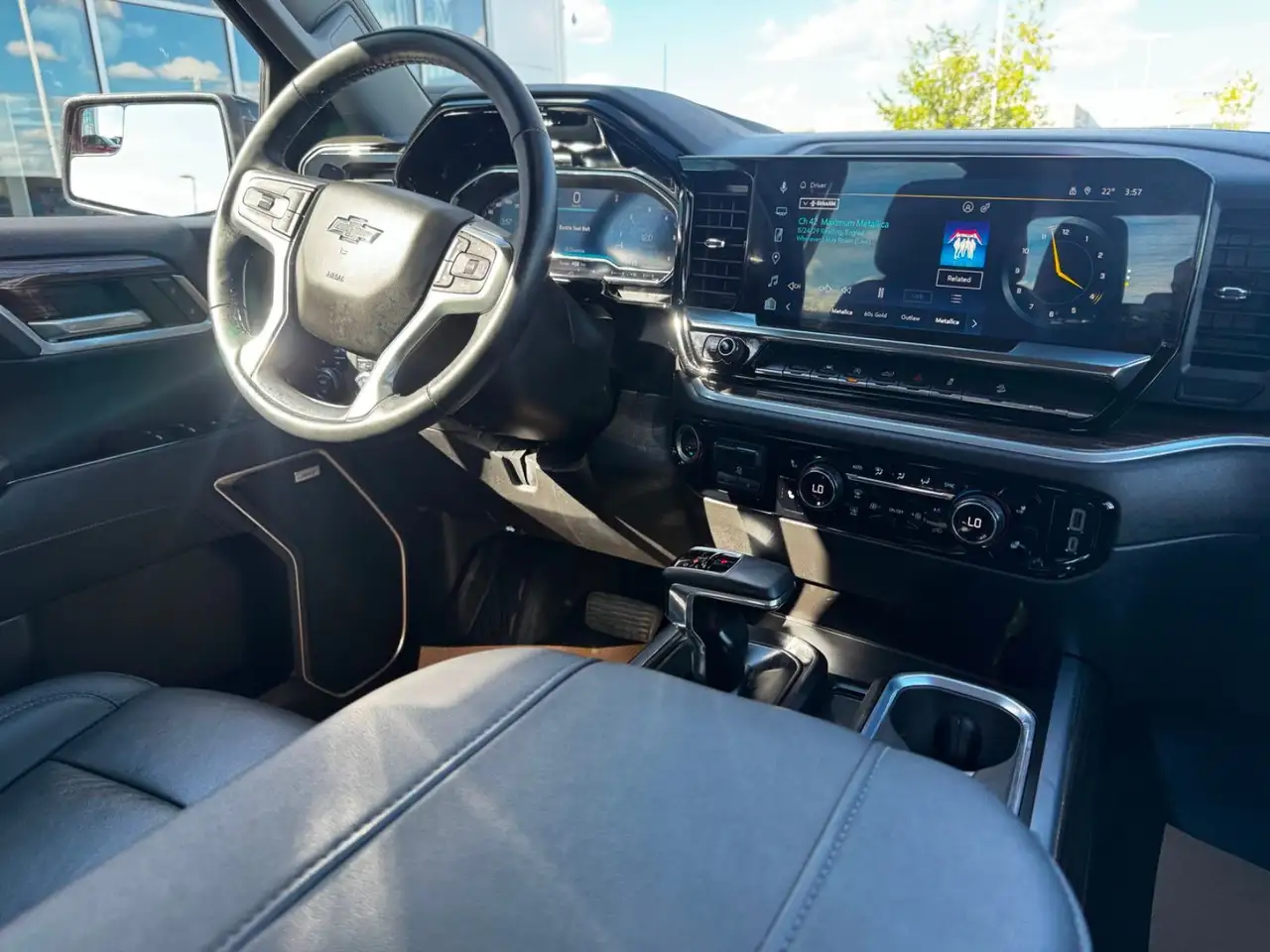 Chevrolet Silverado 1500 - Image 13