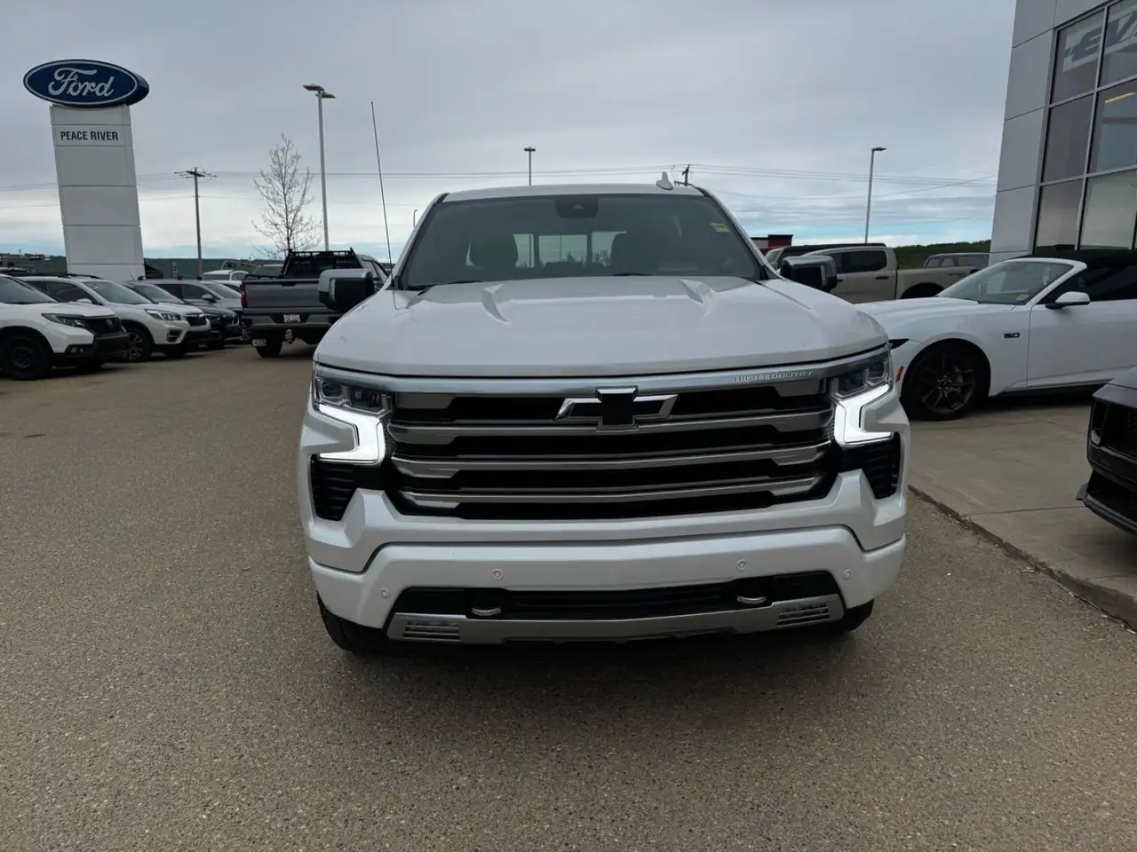 Chevrolet Silverado 1500 - Image 2
