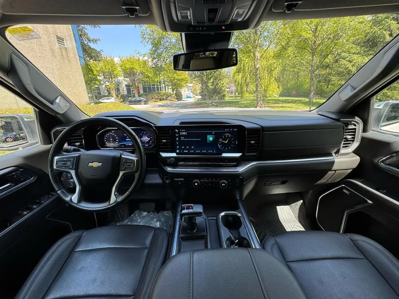 Chevrolet Silverado 1500 - Image 18