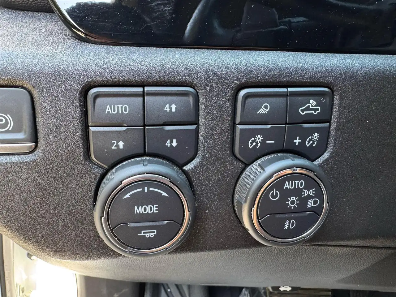 Chevrolet Silverado 1500 - Image 23