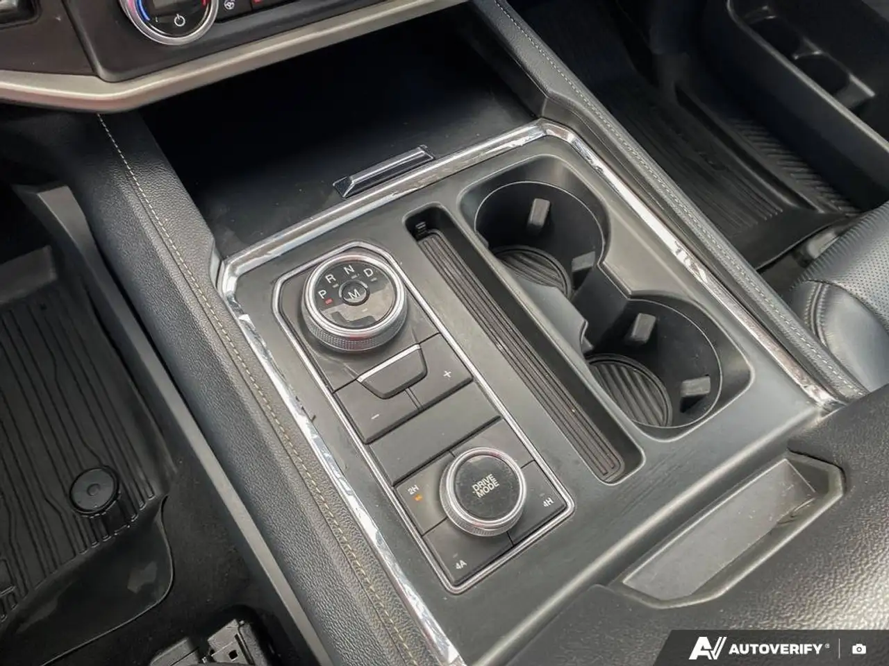 Ford Expedition - Image 18