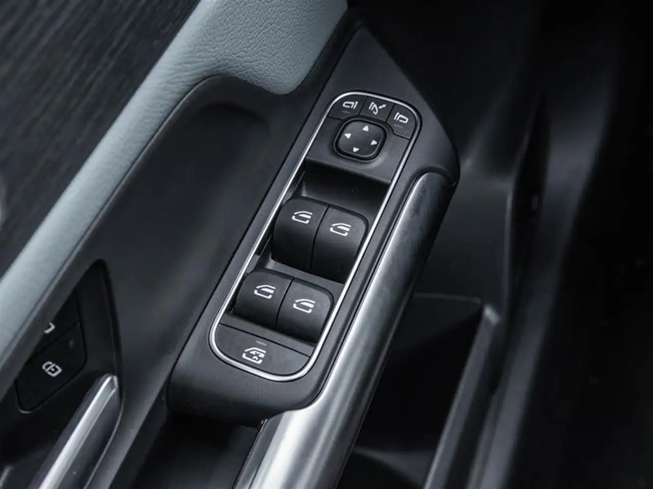Mercedes-Benz GLA - Image 17