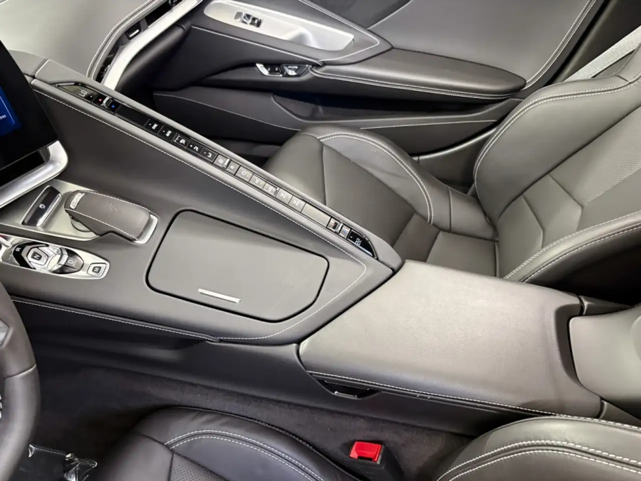 Chevrolet Corvette - Image 30