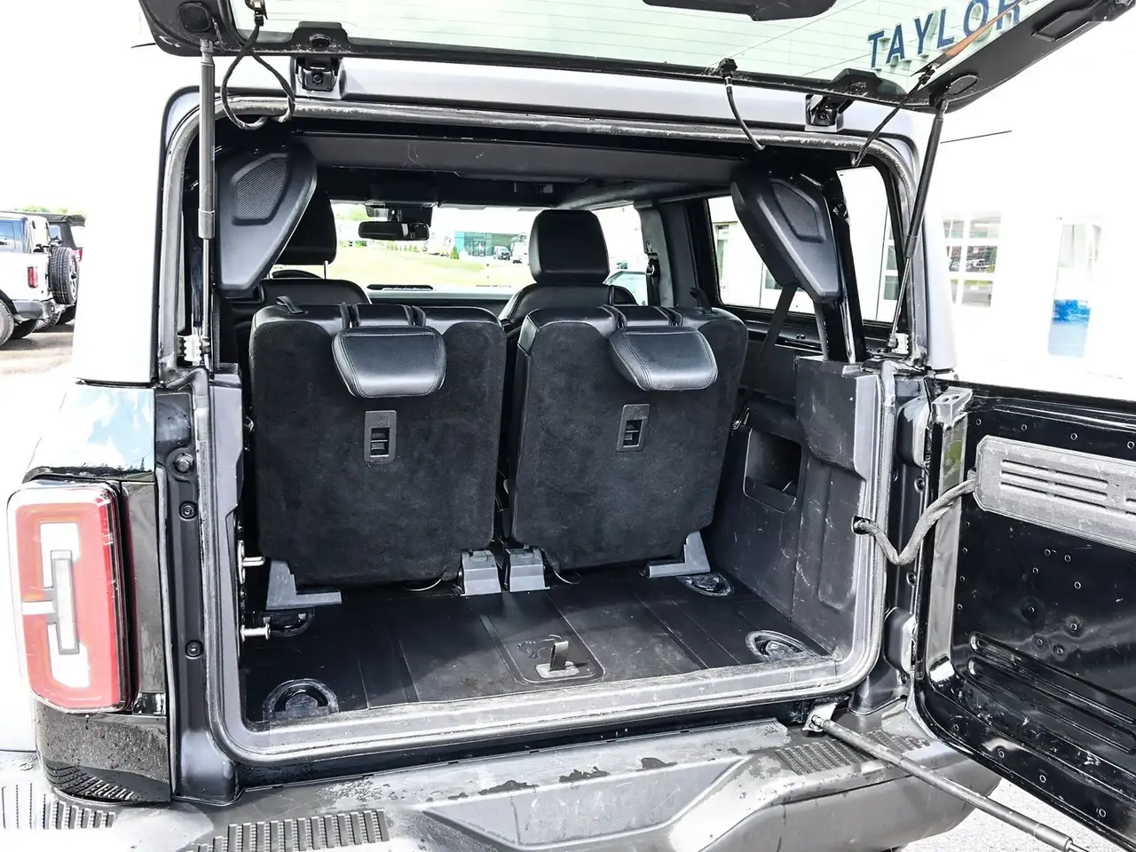 Ford Bronco - Image 10