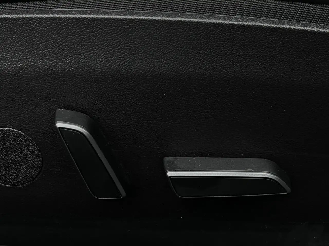Tesla Model 3 - Image 8