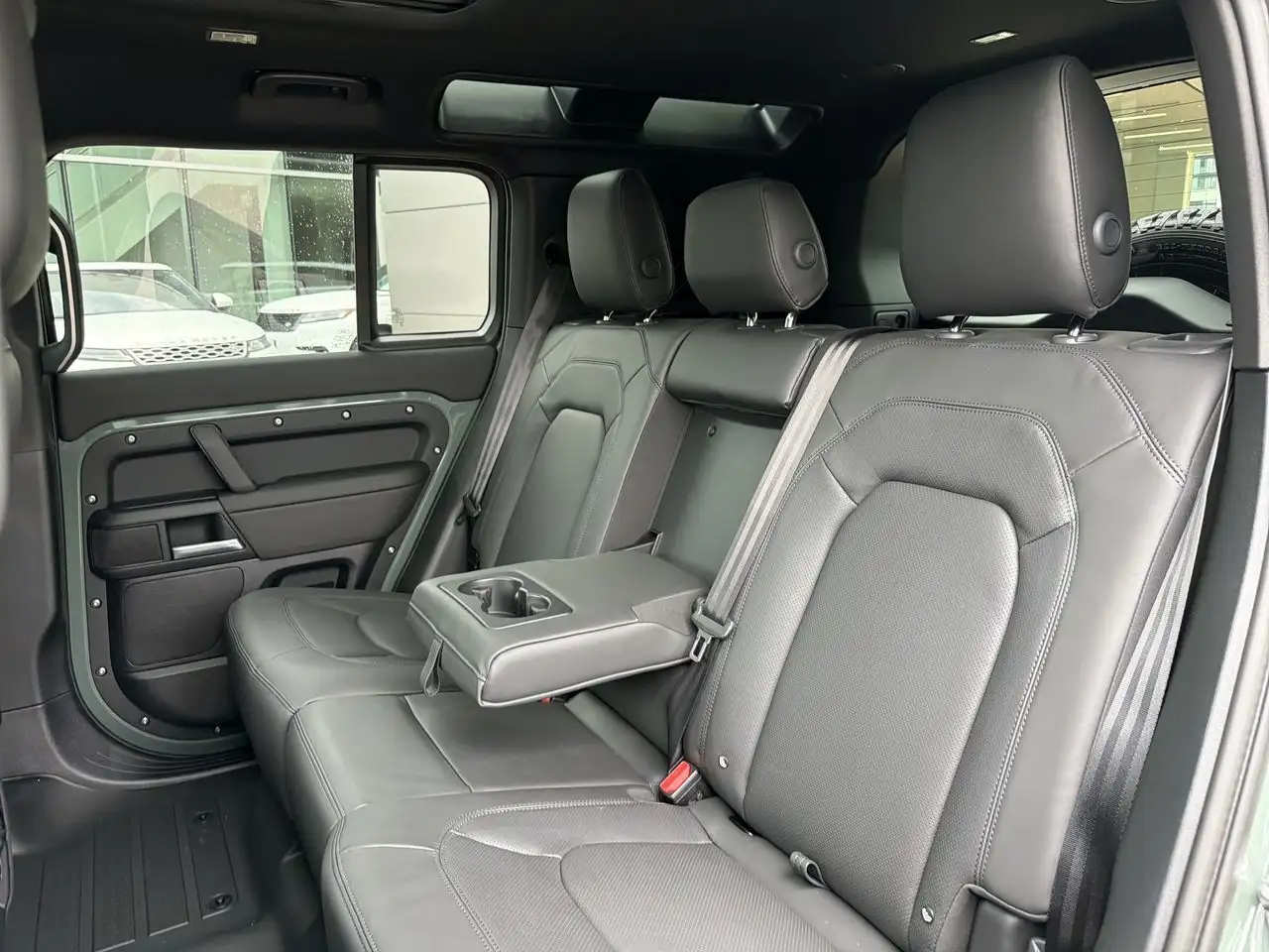 Land Rover Defender - Image 20