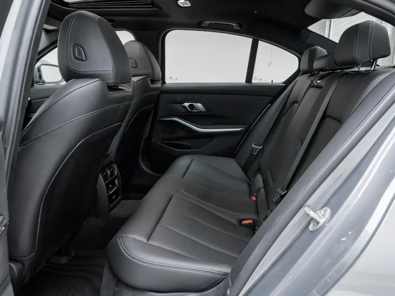 BMW 3 Series - Image 22