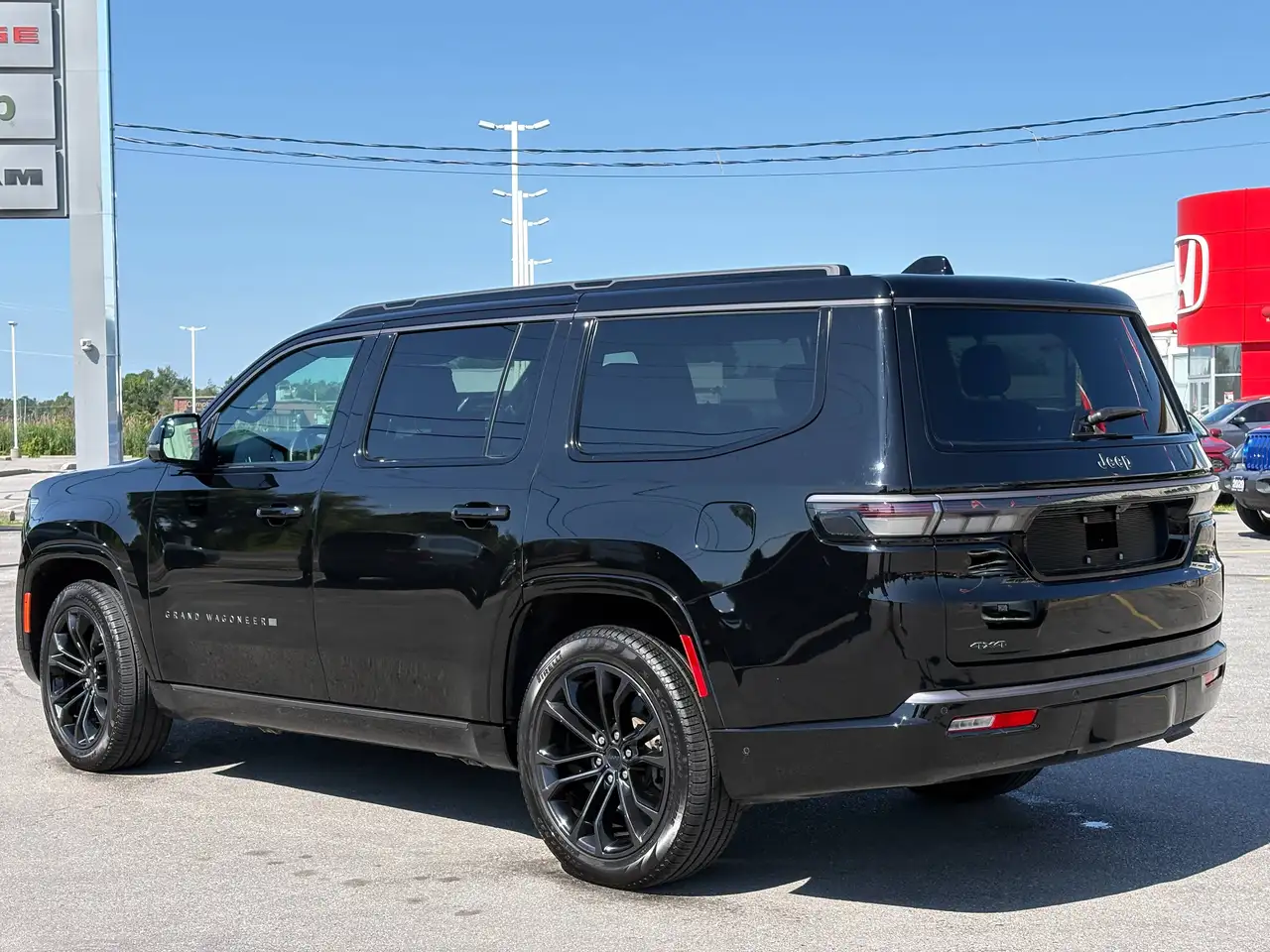 Jeep Grand Wagoneer - Image 2