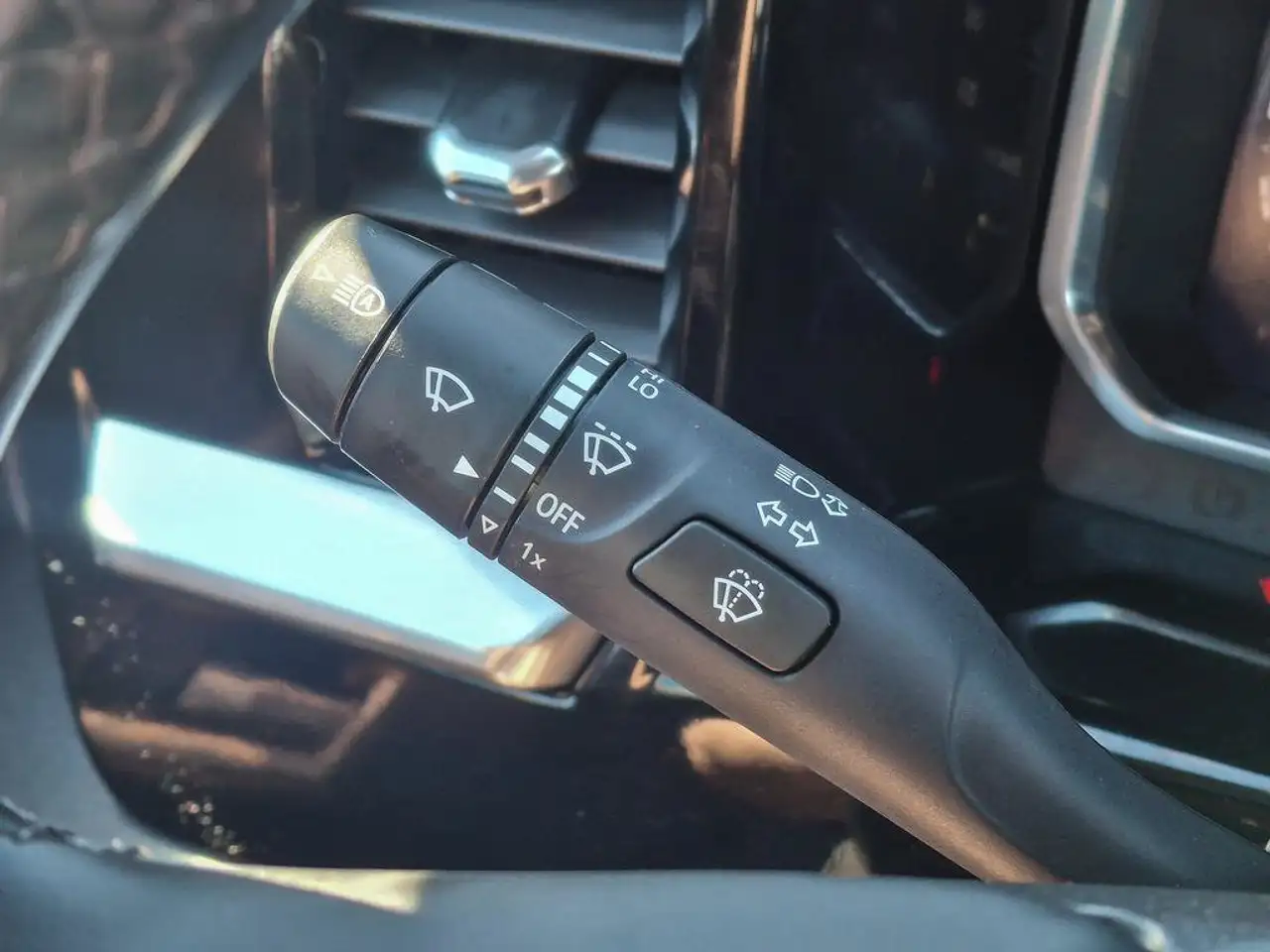 Chevrolet Silverado 1500 - Image 16