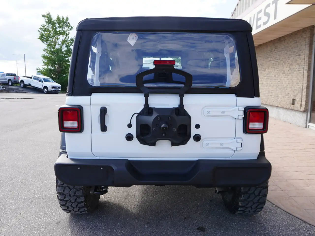 Jeep Wrangler - Image 18