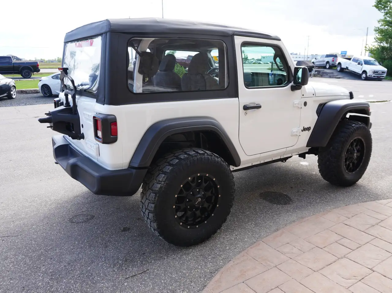 Jeep Wrangler - Image 16