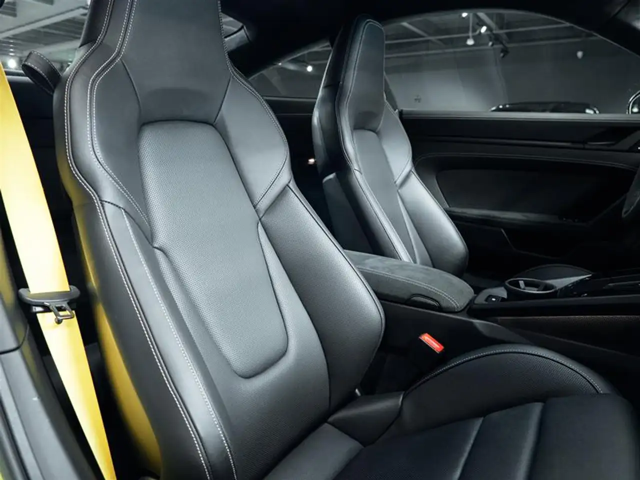 Porsche 911 - Image 26