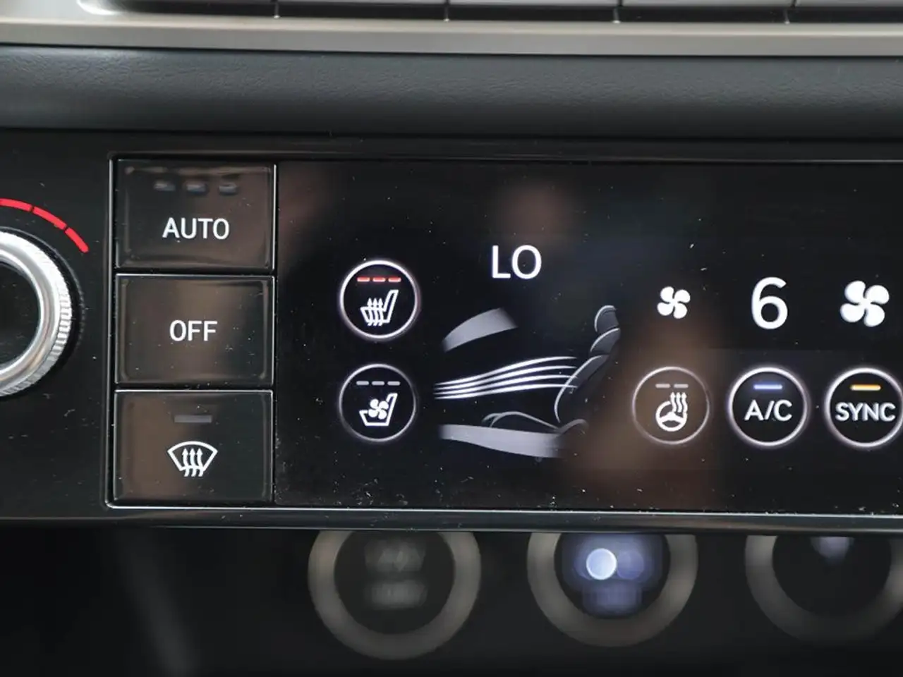 Genesis G70 - Image 22
