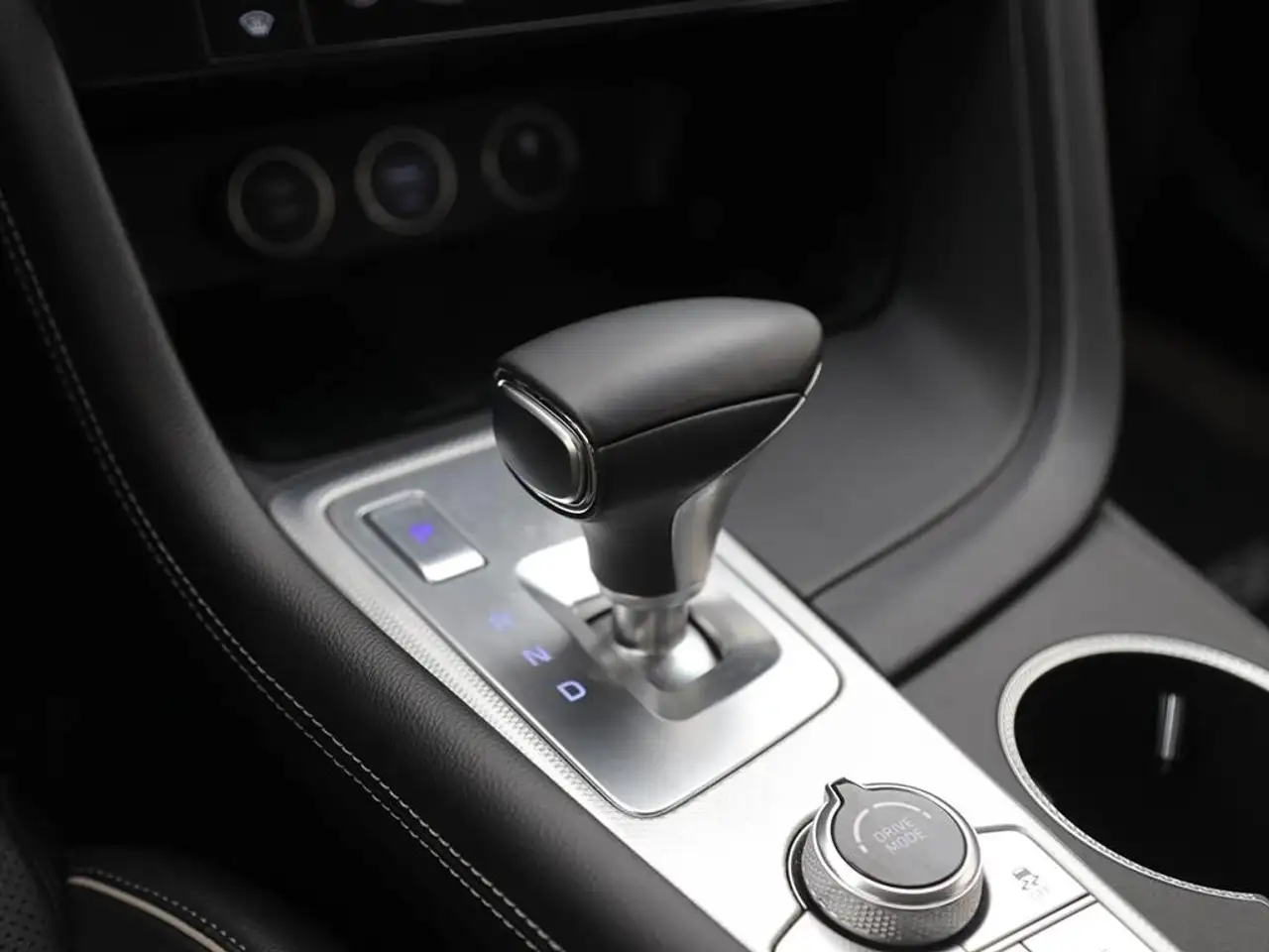 Genesis G70 - Image 19