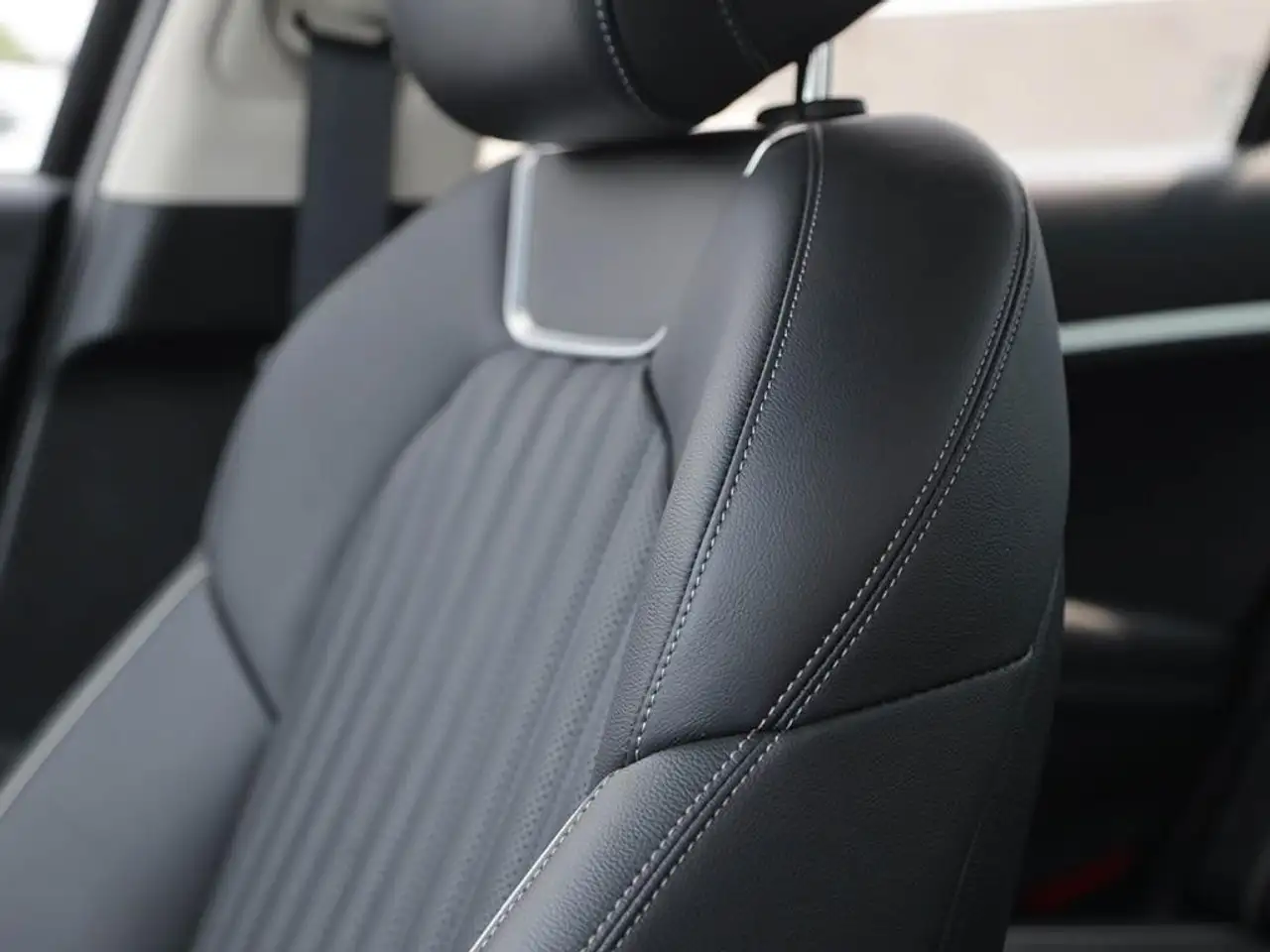 Genesis G70 - Image 24