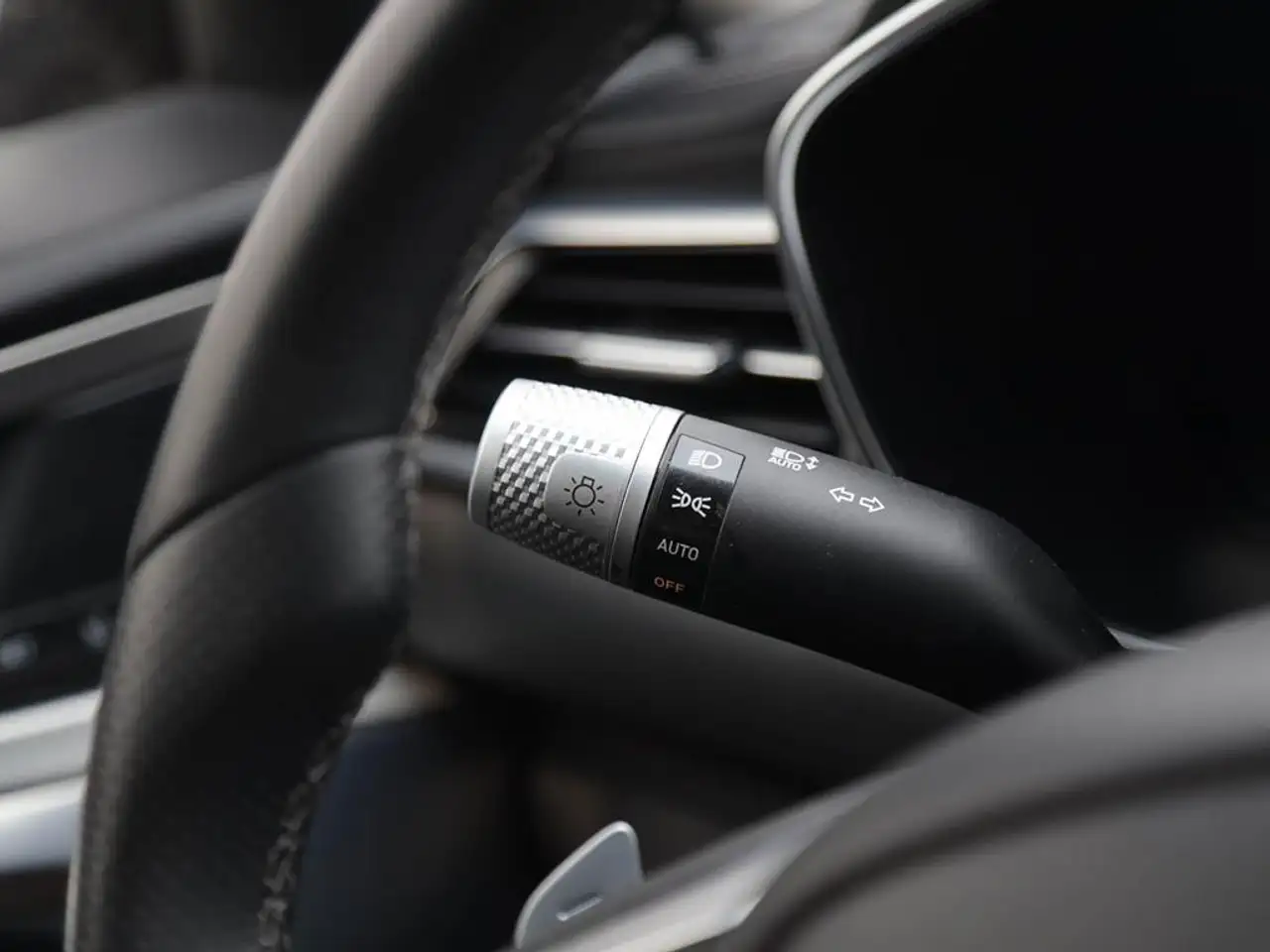 Genesis G70 - Image 16