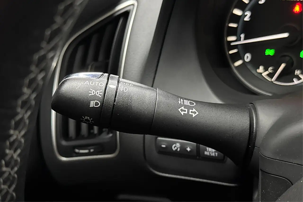 Infiniti Q50 - Image 19