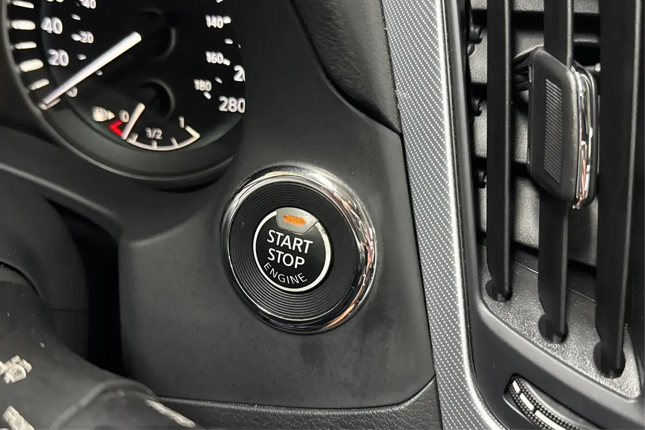 Infiniti Q50 - Image 25