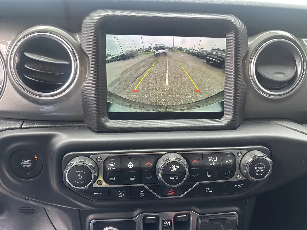 Jeep Wrangler - Image 19