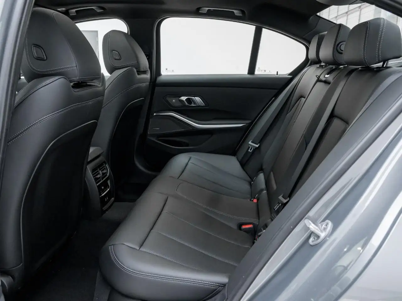 BMW 3 Series - Image 24