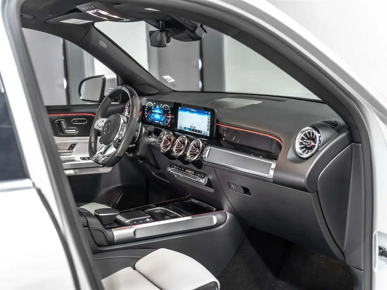 Mercedes-Benz GLB - Image 9