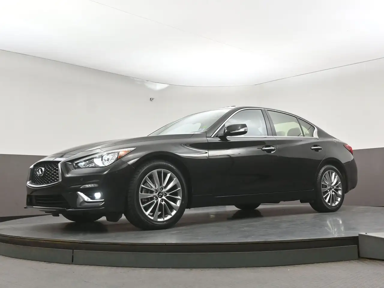 Infiniti Q50 - Image 39