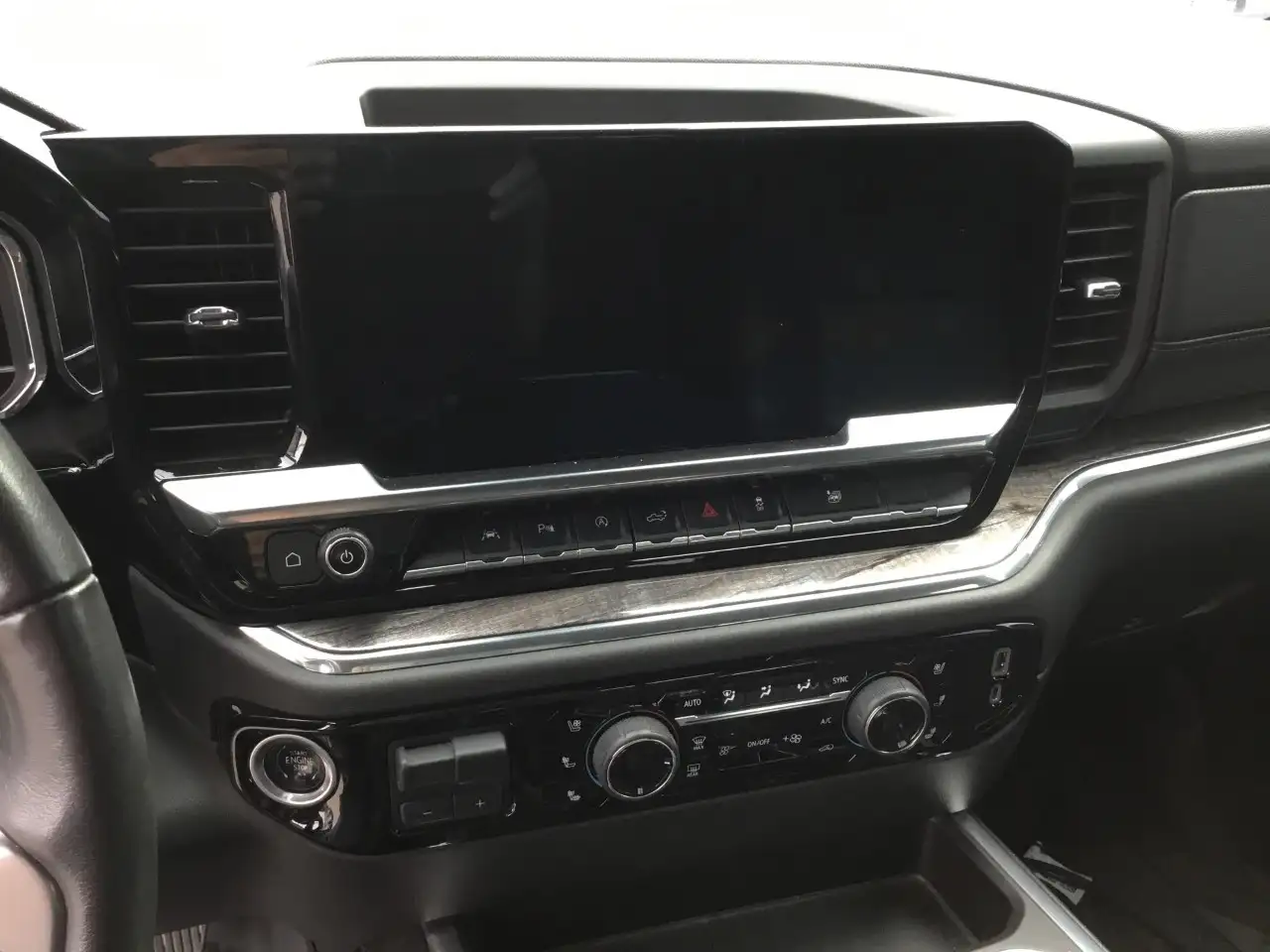 Chevrolet Silverado 1500 - Image 6
