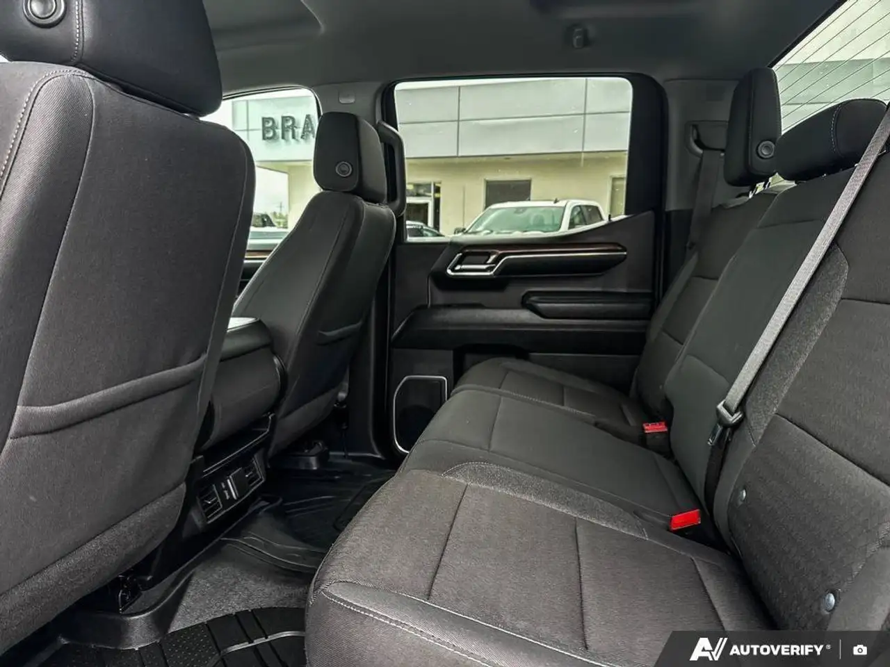 Chevrolet Silverado 1500 - Image 26