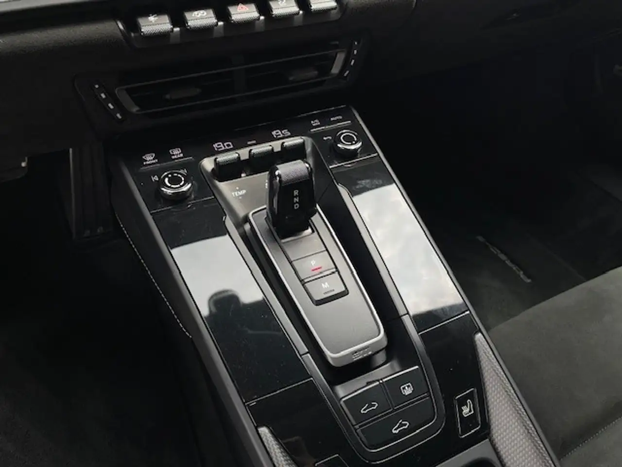 Porsche 911 - Image 21