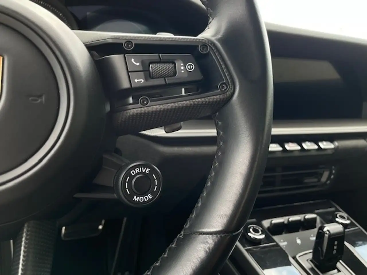 Porsche 911 - Image 18
