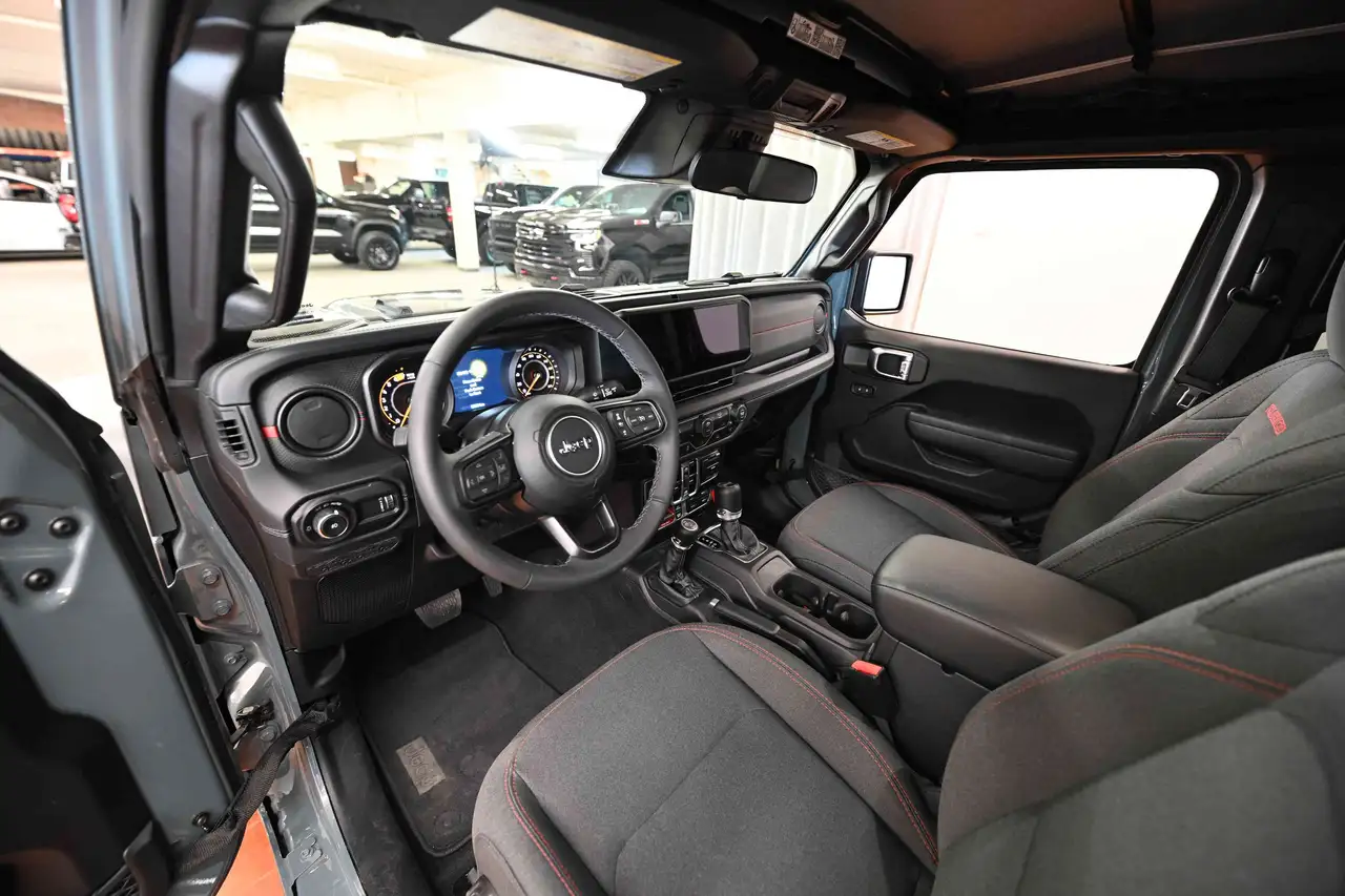 Jeep Wrangler - Image 13