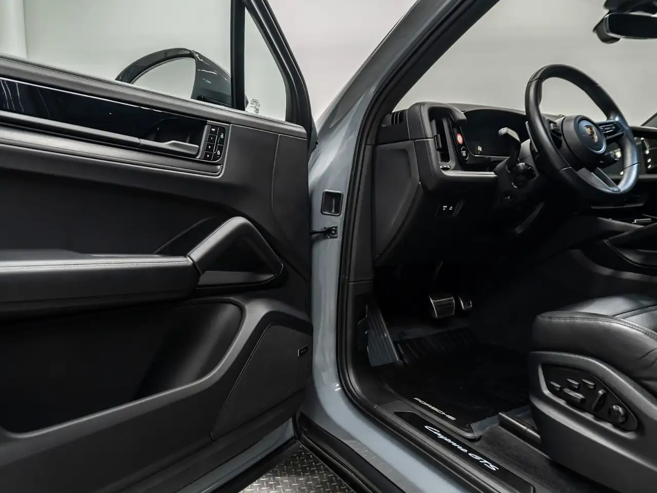 Porsche Cayenne - Image 4