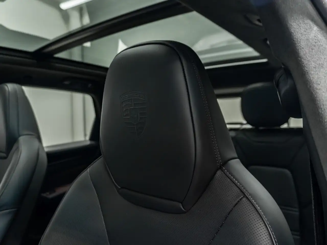 Porsche Cayenne - Image 23