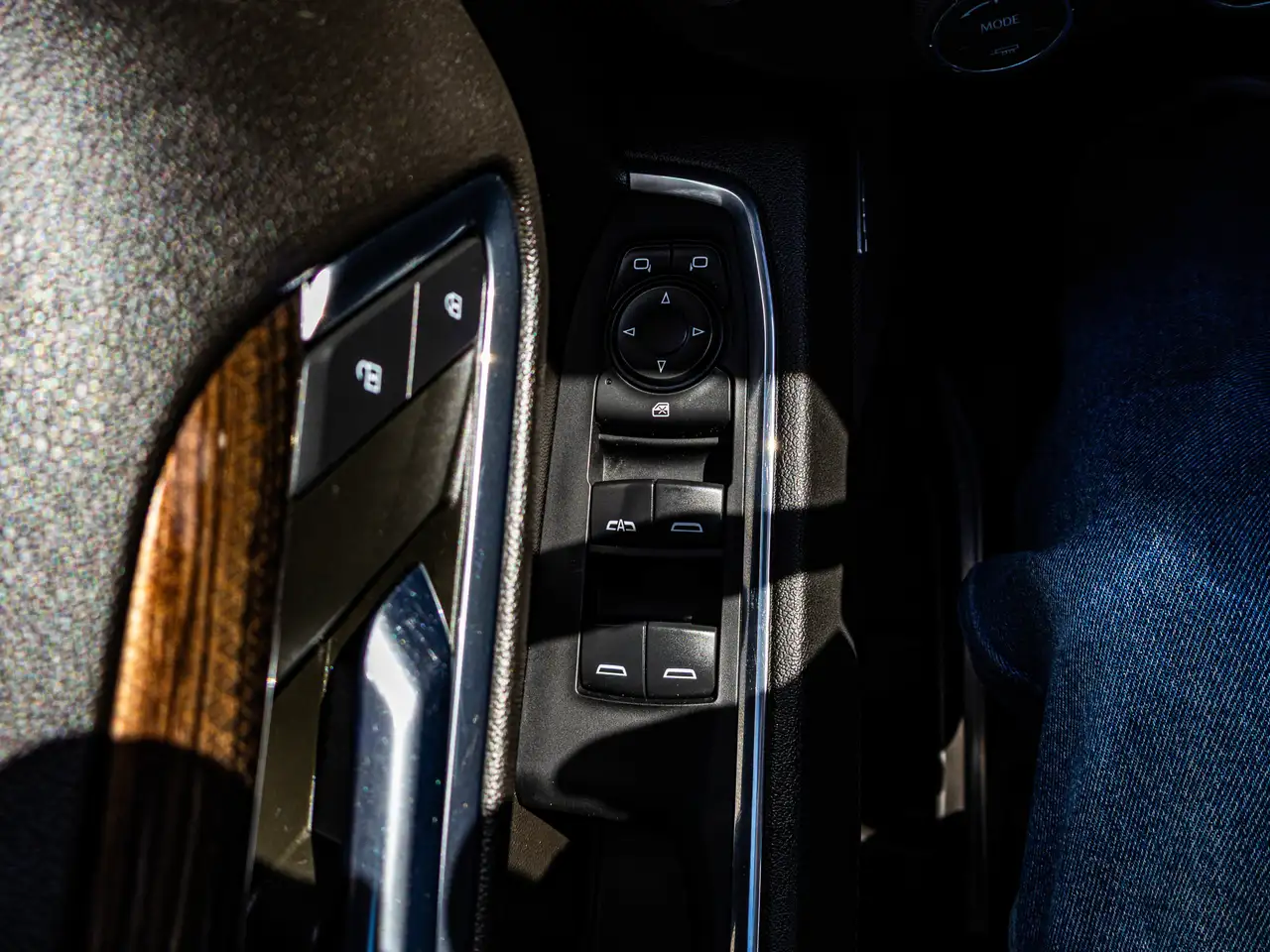 Chevrolet Silverado 1500 - Image 19