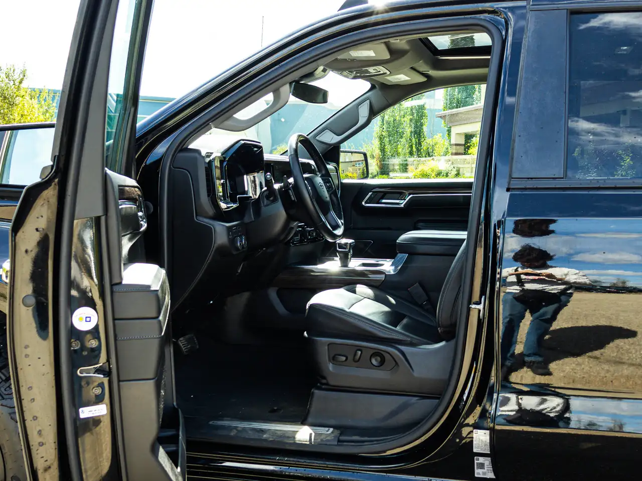 Chevrolet Silverado 1500 - Image 18