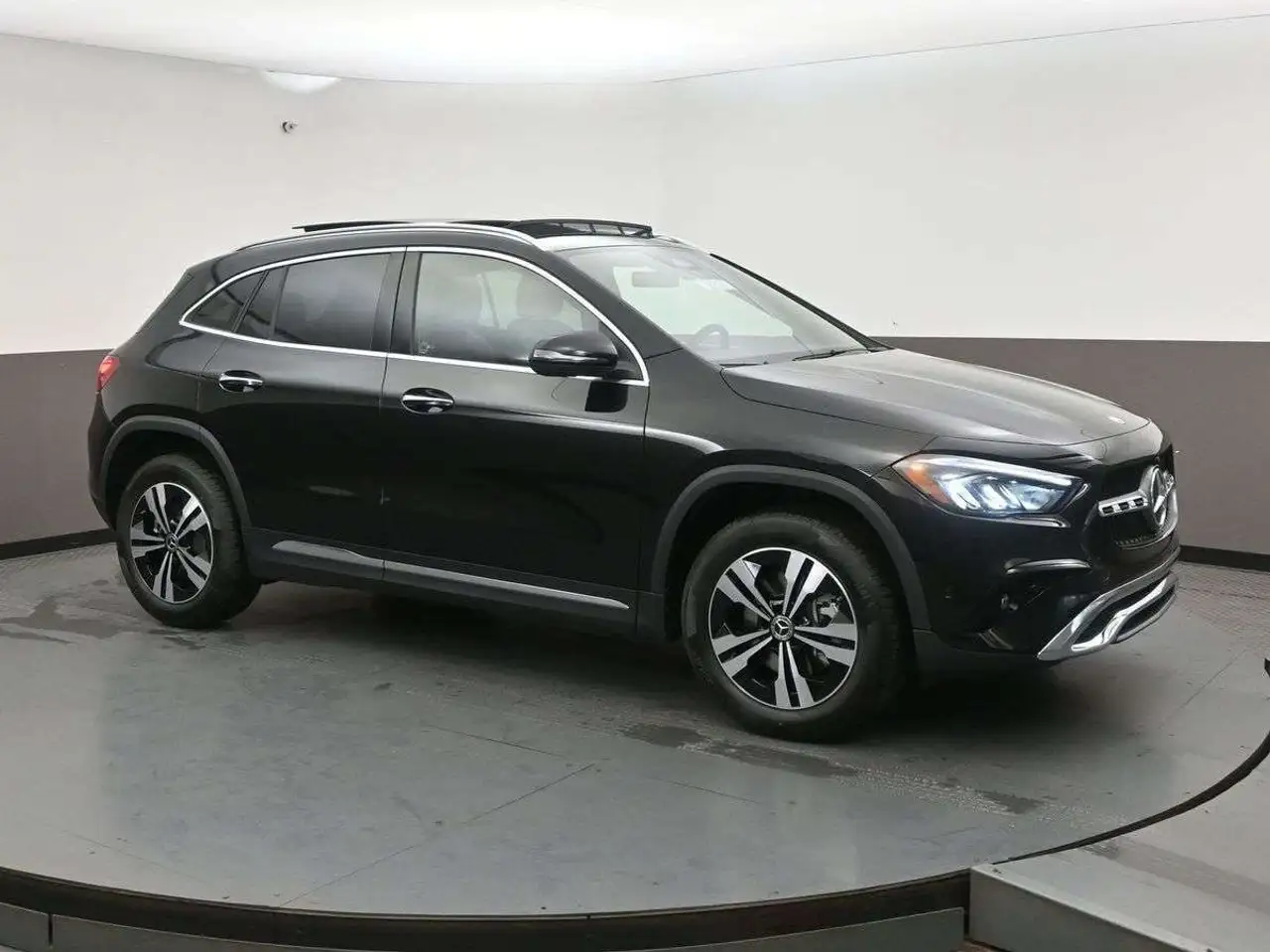 Mercedes-Benz GLA - Image 1