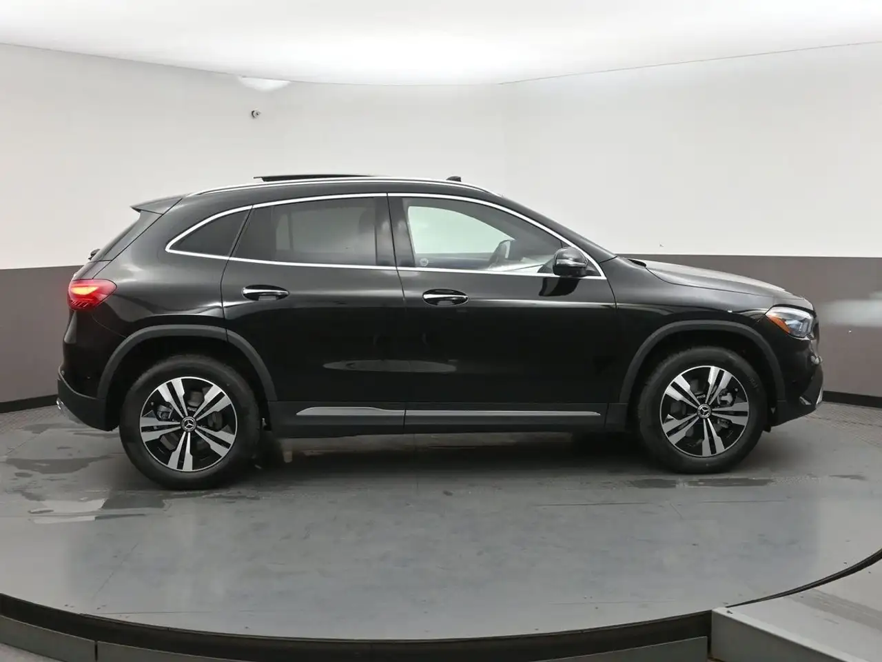 Mercedes-Benz GLA - Image 37