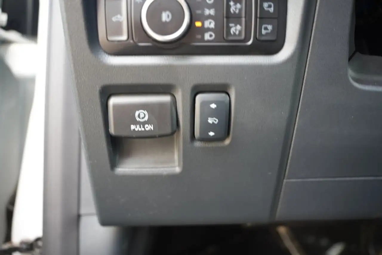 Ford F-150 - Image 17