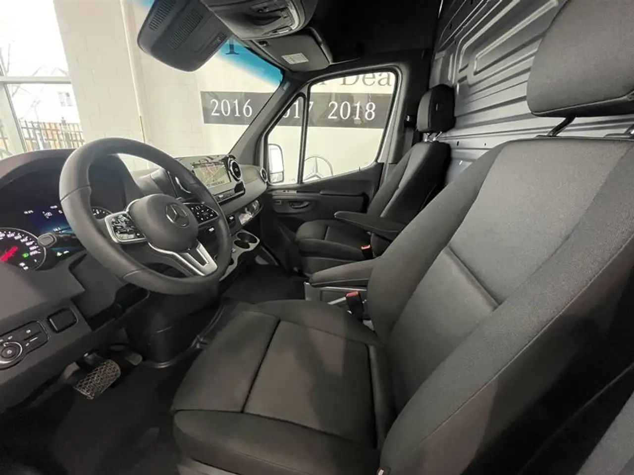 Mercedes-Benz Sprinter - Image 11