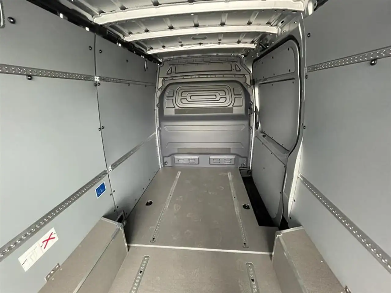 Mercedes-Benz Sprinter - Image 12