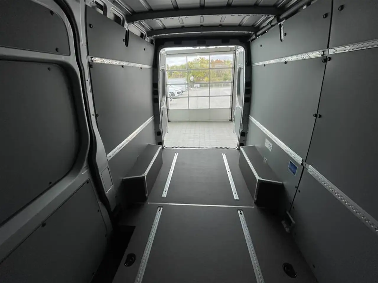 Mercedes-Benz Sprinter - Image 26
