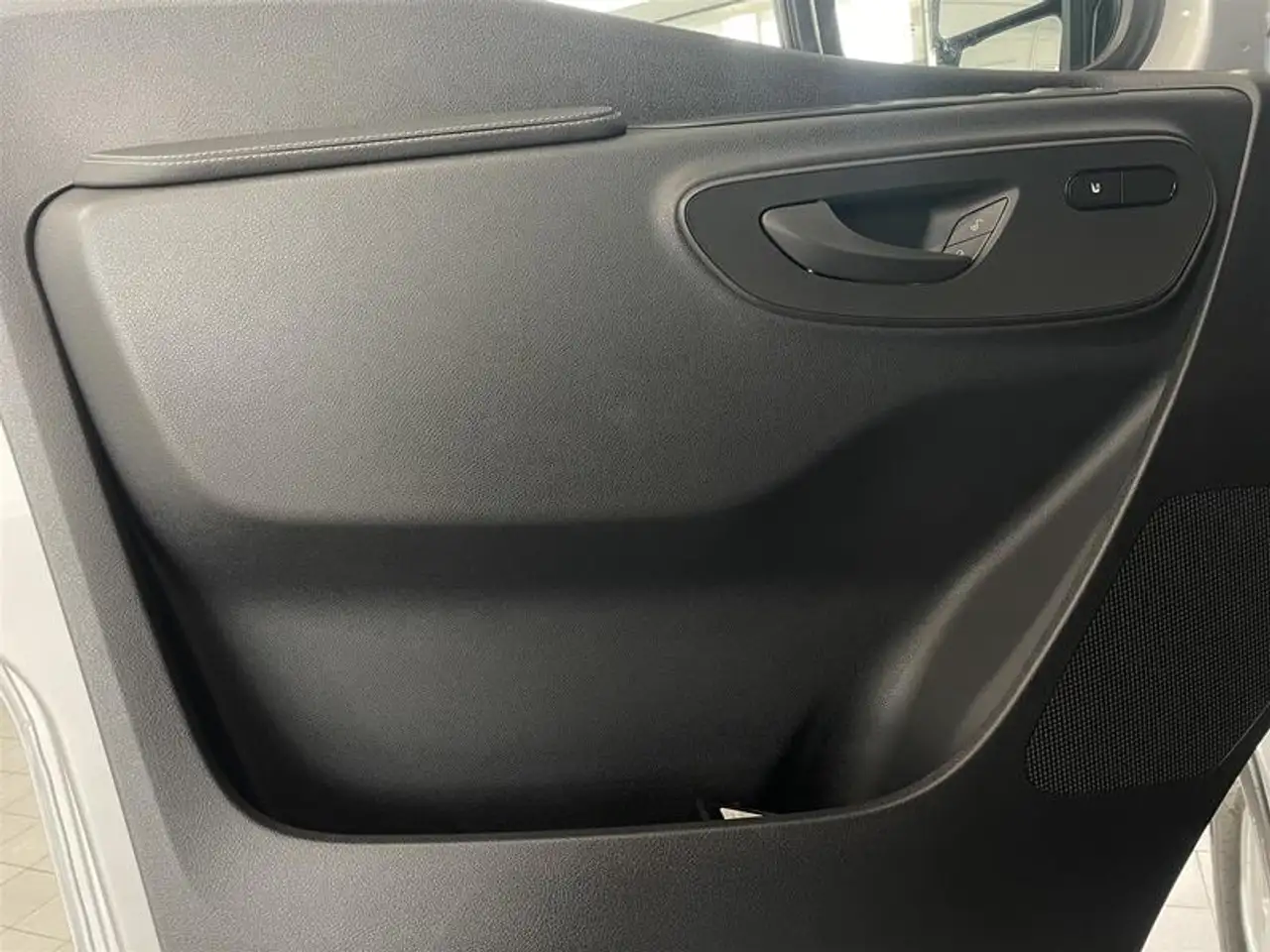 Mercedes-Benz Sprinter - Image 8